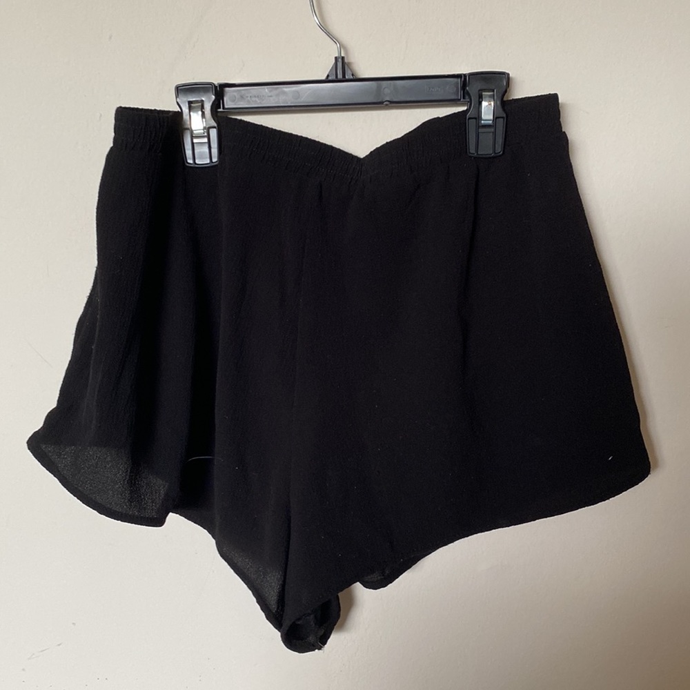 Pretty shorts - Picture 3 of 3